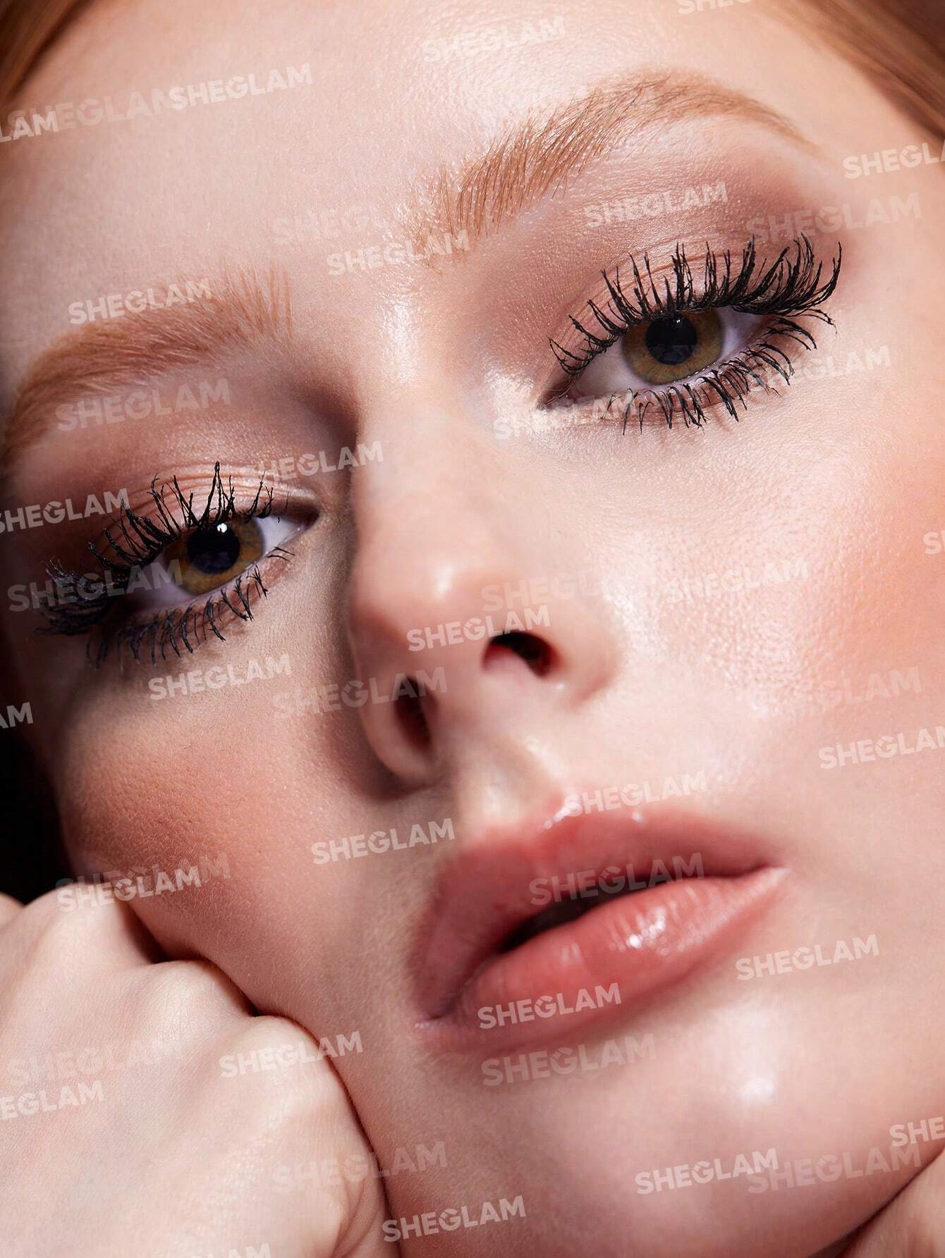 Flutter Wink Volumizing Mascara - Image 3